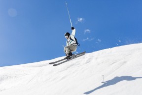 九游娱乐官方-山西教练分享战术调整心得强调防守重要性，防守战术基础配合的教学与训练